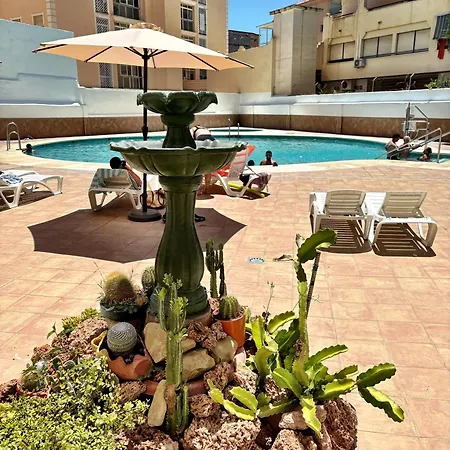 With Terrace & Seasonal Pool Terraza Y Piscina Apartamento